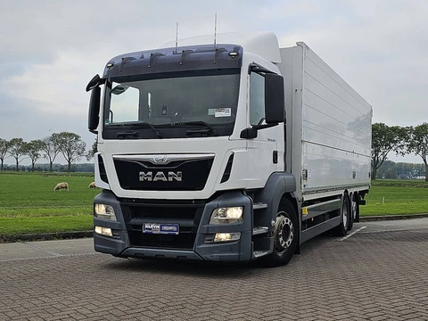 M.A.N. 26.360 TGS 2 TONS TAILLIFT LAST AXLE STEERING 6X2-4 ONLY 272TKM GERMAN TRUCK SIDE OPENING GET