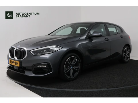 BMW 1-serie 118i High Executive (STOELVERWARMING, SFEERVERLICHTING, NAVIGATIE, PARKEERSENSOREN)