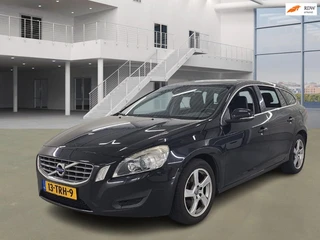 Volvo V60 1.6 T3 Momentum/NweAPK/STARTSTOP/CRUISE/NAVI/CLIMA/TREKHAAK
