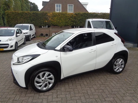 Toyota Aygo X 1.0 VVT-i MT Play Ecc, PDC, Camera, Stoelverwarming, LM velgen
