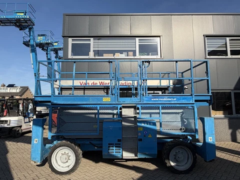 Genie GS 4390 RT Schaarhoogwerker / Scissor Lift / Arbeitsbuhne 15mtr werkhoogte 4x4 Deutz