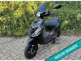 Piaggio Zip SP 45 km E5 Mat Black Alpha LED BETAAL met in3