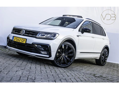 Volkswagen Tiguan 1.5 TSI R-Line Highline Business R 20inch / Pano / Trekhaak