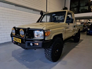Toyota LANDCRUISER HZJ 79 Nieuwstaat Airco Difflocks ARB Braid