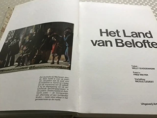 BOEK.HET LAND VAN BELOFTEN SPECIALE CULTUUR MET TESTAMENTEN