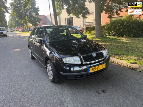 Skoda Fabia 1.4-16V Choice automaat apk