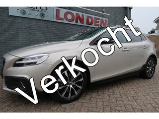 Volvo V40 Cross Country 1.5 T3 Polar+ Luxury Bij ons bedrijf in onderhoud geweest met winterbanden