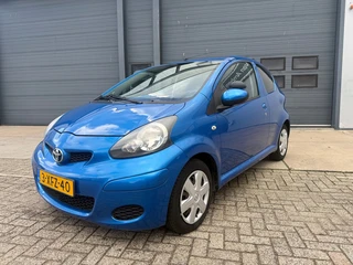 Toyota Aygo 1.0-12V Aspiration Red Navigator