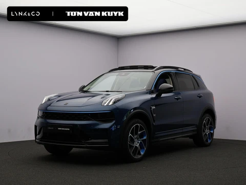 Lynk & Co 01 1.5 / Carplay / Camera / Adaptive Cruise / Panoramadak / Dodehoekdetectie / Stoelverwar