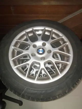 Nette 16inch BMW LM Velgen met oude winterbanden Michelin
