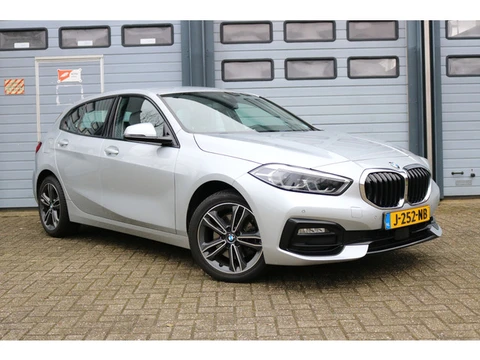 BMW 1-serie 118i Executive Edition Autom Xenon Led Navi Sportzetels 17inch Bj:2020