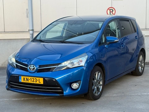 Toyota Verso 1.8 VVT-i Business 7p. / Automaat / Pano / Camera / Trekhaak / PDC