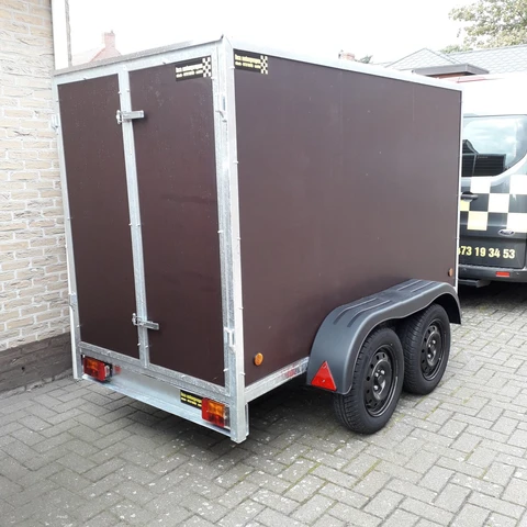 gesloten aanhangwagen roca