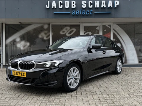BMW 3-serie 320e PHEV / Camera / Leder / Carplay / Sensoren / Cruise /
