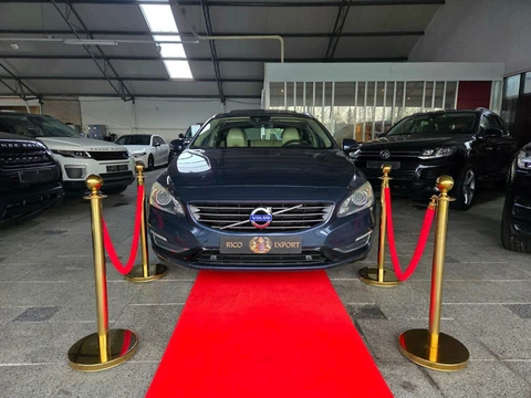 Volvo V60 2.4 D6 AUTOMAAT AWD Plug-In Hybrid PANO FULL!