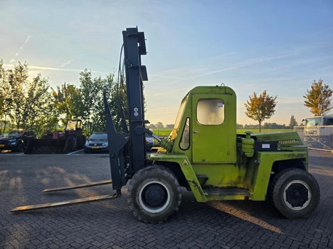 Clark DCY 225 - Diesel - Dubbele Voorbanden - Hydraulische Hefmast - Gesloten Cabine - Lange Vorken 
