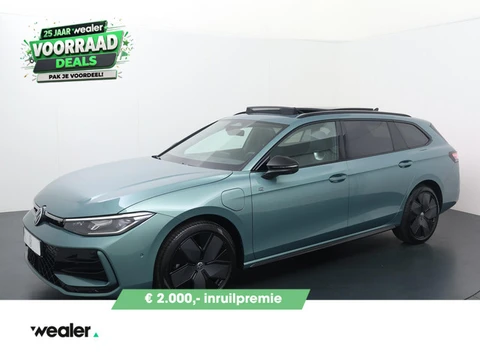 Volkswagen Passat Variant R-Line Edition 1.5 eHybrid 150 kW / 204 PK DSG | Black Style | Multimedia 