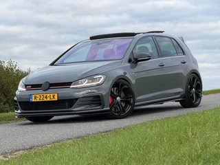 Volkswagen Golf 7.5 2.0 TSI GTI TCR 385PK |Akrapovic |Porsche remmen |Target Blu Eye |Pano |HFS Carb