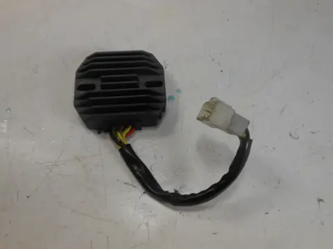 SPANNINGSREGELAAR Yamaha YZF R1 2000 - 2001