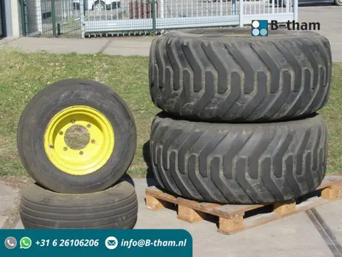 John Deere 5515V NOKIAN 550/60R22.5 + Voor Banden + Velg