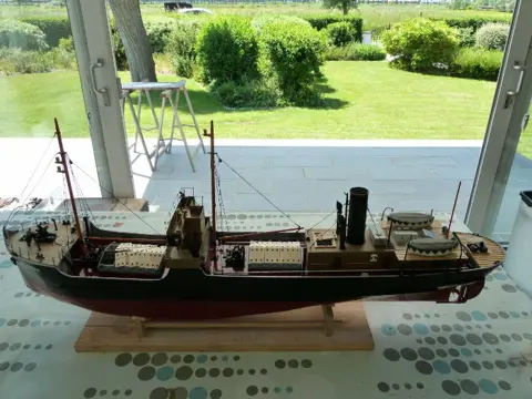 Steam Ship Thorn-1/48-RC