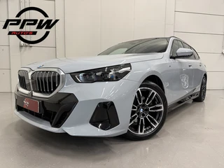 BMW 5 Serie Touring 520i M-Sport PANO/TREKHAAK/ICONIC/H&K/HEAD-UP/360CAMERA/VENTILATIE//DRIVING ASS.