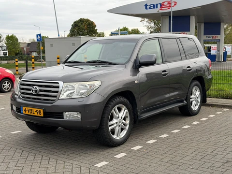 Toyota Land Cruiser V8 4.5 V8 D-4D VX High Roof Window Van