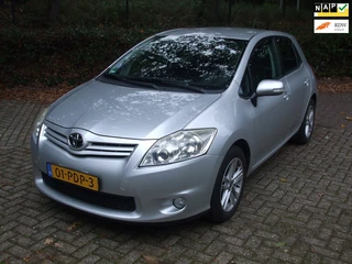 Toyota Auris 1.6 Aspiration clima cruise facelift 5 drs NL auto zilvergrijs