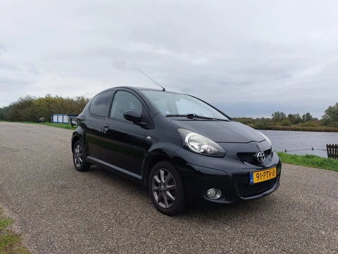 Toyota Aygo 1.0-12V Dynamic Navigator. AIRCO. 5 DEURS!!