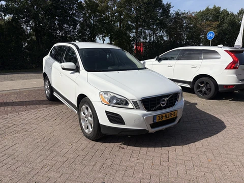 Volvo XC60 2.0T Momentum TREKHAAK CLIMA NAVI LEER