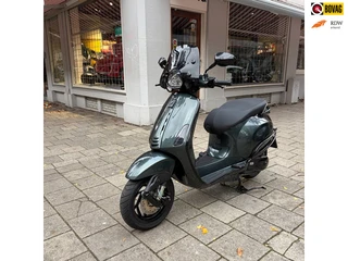 Vespa Scooter Sprint 125 ABS