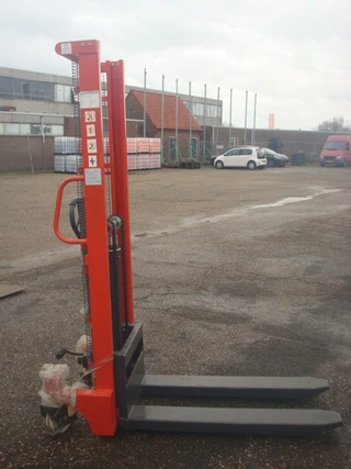 Stapelaar/ Handstapelaar / Palletstapelaar / Stapelaar / Hoogheffer / Palletlifter / Palletheffer