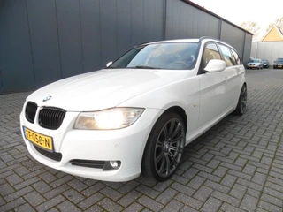 BMW 3-SERIE 320I LUXURY LINE