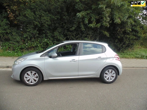 Peugeot 208 1.2 VTi Envy 5 deurs met airco navi 2014