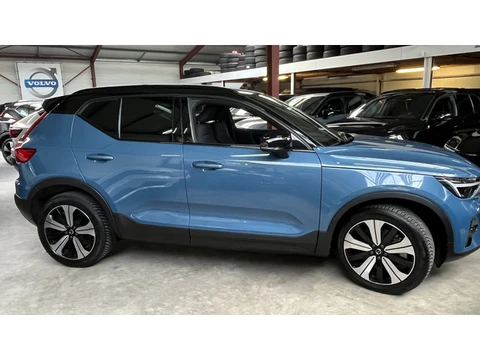 Volvo XC40 Recharge Core 70 kWh | Getinte ramen | Verwarmbare stoelen | Stuur verwarmd