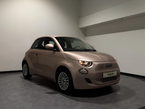 Fiat 500 42 kWh | Apple CarPlay - Android Auto | Stoelen verwarmd | Dodehoek detectie Rijklaar