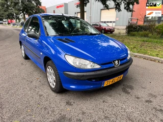 Peugeot 206 1.1 X-Design rijdt schakelt goed