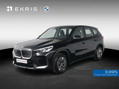 BMW iX1 eDrive20 67 kWh | SOH 100% | Camera | Parkeersensoren voor en achter | Navigatiesysteem |