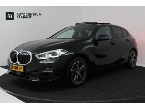 BMW 1-serie 118i Executive Edition (PANORAMADAK, STOELVERWARMING, TREKHAAK AFNEEMBAAR, CAMERA)
