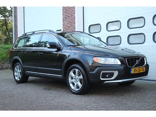Volvo XC70 2.4 D5 Summum * AWD / Clima / Cruise / Leder *