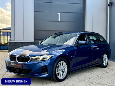 BMW 3 Serie Touring 320e LCi *90% SOH* Phytonicblau / Laser LED / Stuur/Stoelverwarming / Elek. Trek