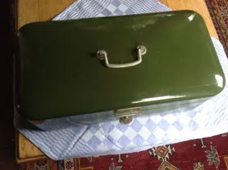 Emaille broodtrommel, groen met gouden bies