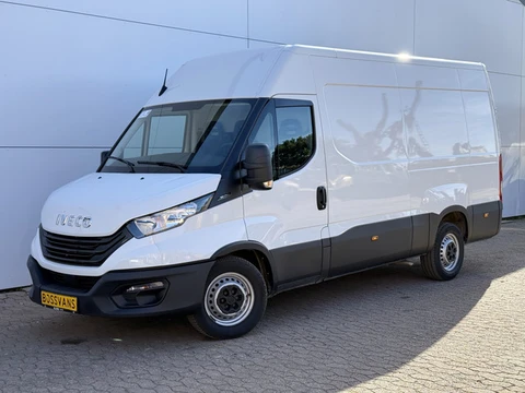 Iveco Daily 35S14 2.3 140PK L2H2 Cruise Control 3.5t Trekgewicht Camera Airco Bluetooth Luchtgeveerd