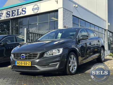 Volvo S60 2.0 T3 Momentum LEDER/NAVI/PDC