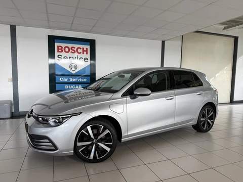 Volkswagen Golf 1.4 eHybrid Style Navigatie / Carplay / Sfeerverlichting / elec stoel met geheugen