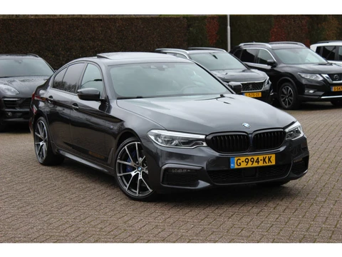 BMW 5 Serie 540i High Exe. M Sport / Trekhaak / Schuifdak / Camera / Leder / Keyless / 20'' / Stoelv