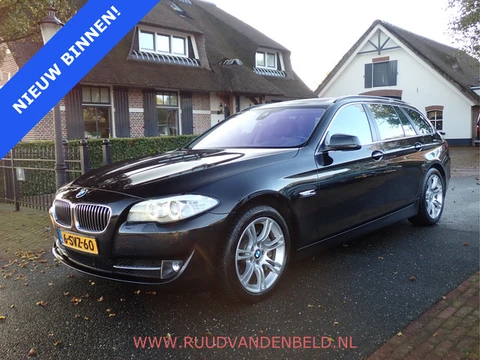BMW 5 Serie Touring 535XI High Exe SOFT-CLOSE /  KEYLESS / CAMERA / HEAD-UP / TREKHAAK