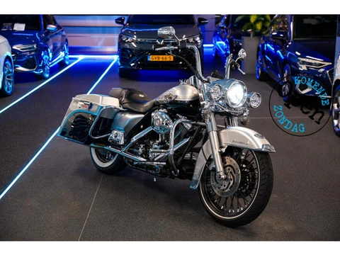 Harley Davidson 88 FLHRCI Road King Classic