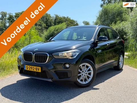 BMW X1 SDrive18i High Executive / Automaat / Panorama dak / Leder / Navigatie / Trekhaak / Stoelverw