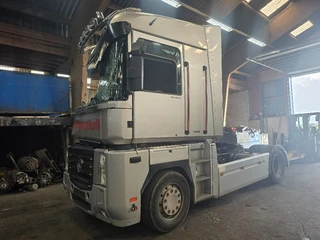 Renault MAGNUM 440DXI (bj 2011, automaat)